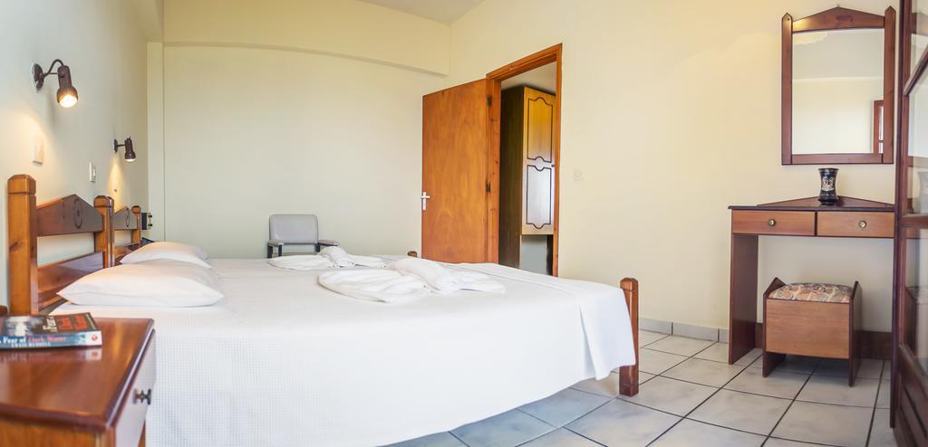 Yiannis Ηotel Foiníkion Exteriör bild